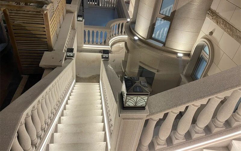 外墙灯带为什么会发黄？原因解析与解决方案